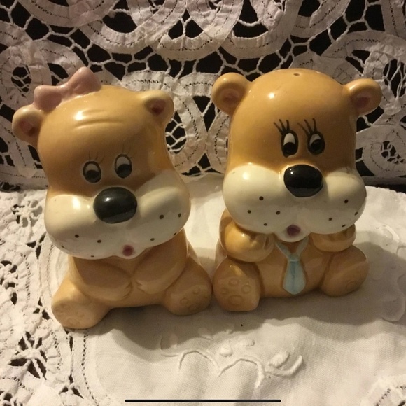 Vintage Bear boy and girl  salt and pepper shakers by Giftcraft, made in Taiwan - Picture 1 of 10